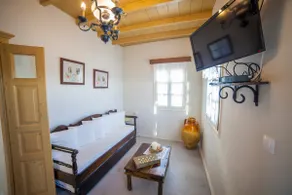Tsouklou 1- Amorgos Elegant Apartment Chora - Image 4
