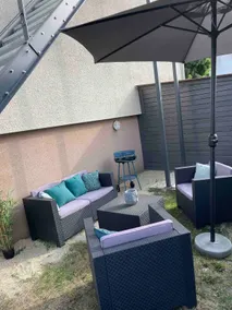 Apartment with garden access - Image 3