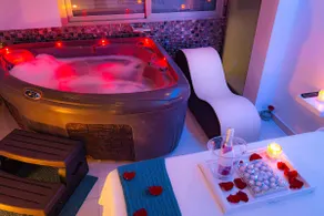Apartment with jacuzzi, Arenales beach, Alicante. - Image 2