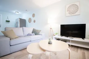 BOHO BUNGALOW - Bright, modern home in the Heights - Image 2