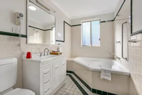 Terralong Terrace 2 bedroom poolside spa apartment - Image 5