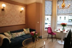 Stylish & Romantic Apt in the Heart of Southport - Image 3
