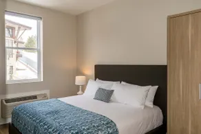 DLX Two Bedroom for 8 at Lake Placid Inn Main St. - Image 4
