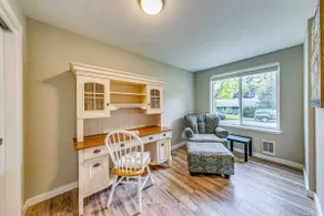 Quaint Getaway in Tacoma - Image 4