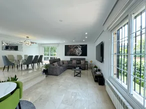 Modern Luxury House with Jacuzzi in the Garden - Image 2