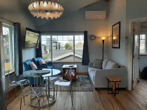 New 2 BR, 3 beds, 2 bath, W/D, Parking, AC - Image 5
