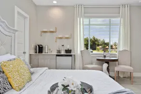 Centrally Located Guest Suite Retreat - Image 2
