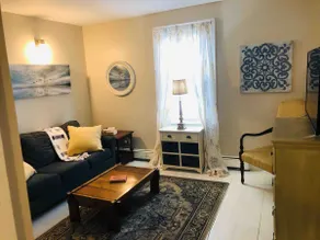 Charming Stay Downtown Dover – Free Wine! - Image 5