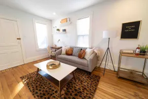 Center City 2bd Apt with Free Parking Included! - Image 2