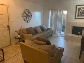 Nice home near beautiful lake - Image 2