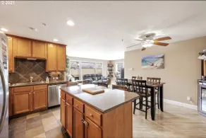 Beautiful Corner Condo-Views-Steps2Beach-2Bedrooms - Image 3
