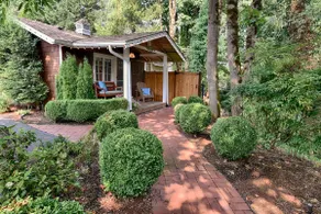 Private Cottage right on creek & 15 ft waterfall! - Image 3