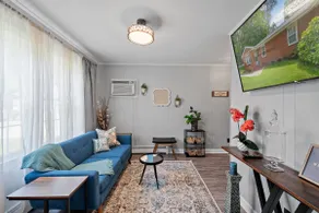 Guest Suite with Private entrance & bathroom - Image 4