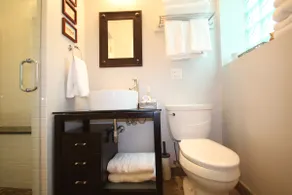 Edgewater, private, charming coach house 2 (of 2) Licensed by the City of Chicago 2209376 - Image 5
