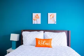 Cozy 3BR, Fast WIFI, Close to Everything, King Bed - Image 5