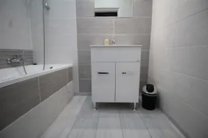 High Street Apartment, in the heart of downtown - Image 5