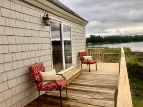 Waterfront Studio Apartment - Image 4