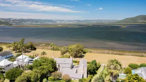 Family home on lagoon edge in Belvidere, Knysna - Image 4