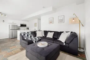 Modern & Cozy Entire 1 Bedroom Walkout Suite - Image 2