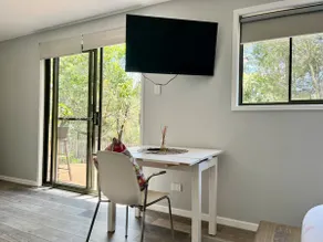Stylish Guest Suite in Everton Hills - Image 5