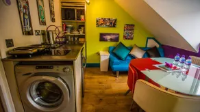 Central Attic apartment, just minutes to the Pier. - Image 4