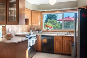 Vancouver Airport Tudor House - 2000sf - Image 5