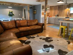 Walk to the New River - 2BR Sleeps 4 - Image 3