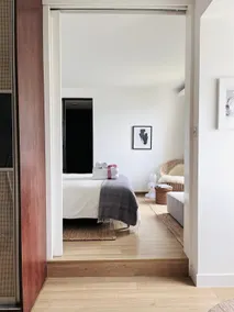 Lovely 1-bed seaview apartment in Hong Kong - Image 3