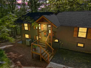 RELAX HeRE•Wooded Luxury Cabin•SUPERHOST•4 Suites• - Image 4