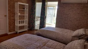 Garden unit - close to town centre - Image 4