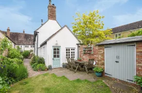 Carters Yard on kimbolton High St - Image 3