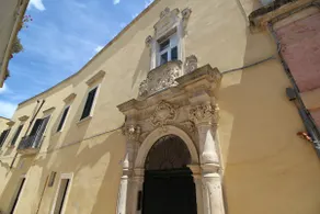 Baroque palace with swimming pool 6 km from the sea - Image 3