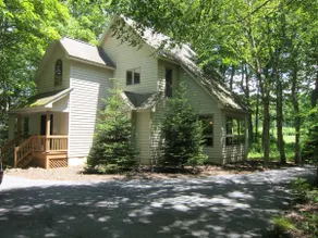 Cozy Mountain Home Nestled in Nature! - Image 5