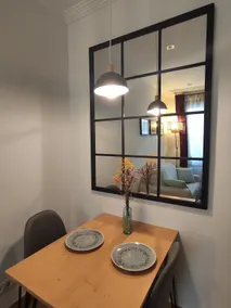 Centrally located and renovated. Intermodal. 2 bedroom intermodal - Image 4