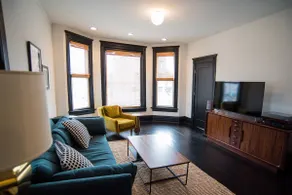A Stylish, sundrenched Chicago Ravenswood Flat - Image 4