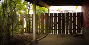 Theo & Maria's Red House - Image 5