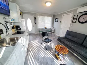 The Corner Apartment. In the heart of Anderson - Image 4