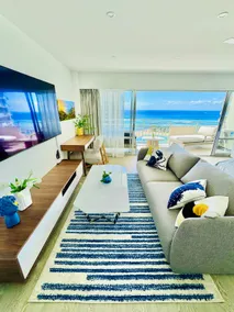 Floor-to-Ceiling Oceanfront Home (Car Available) - Image 5