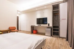 Classic double room, in front of Hualien Station - Image 5