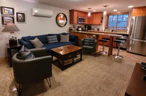 Live like a local in Laurelhurst—family friendly - Image 3