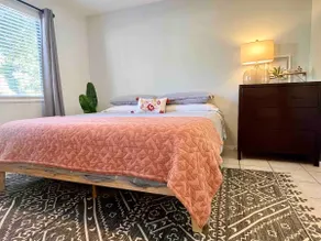2 Blocks Walk to the Beach! Location, Location! - Image 2