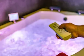 ♥♥ Romantic & Glamorous with Private Jacuzzi ♥♥ - Image 5