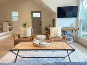 The Succulent 🪴 Luxury Downtown Newnan Guest House - Image 5