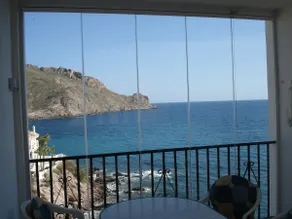 CLIFF-TOP APARTMENT, UNBEATABLE OCEAN VIEWS - Image 2