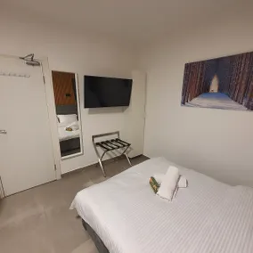 Bat Yam Nice Room in Apartment - Image 3