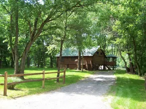 Shenandoah Shores Waterfront Log Cabin - Image 2