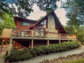 Relaxing & Stylish Chalet w/ Private Tennis Court - Image 5