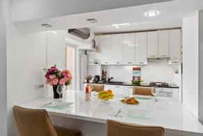Skyline Retreat: Dream house in Unirii Square - Image 4