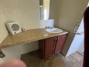 Cheerful 2 bedroom home, King Suite, Wi-Fi - Image 3