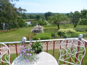 Elegant house with a wonderful view - Image 3